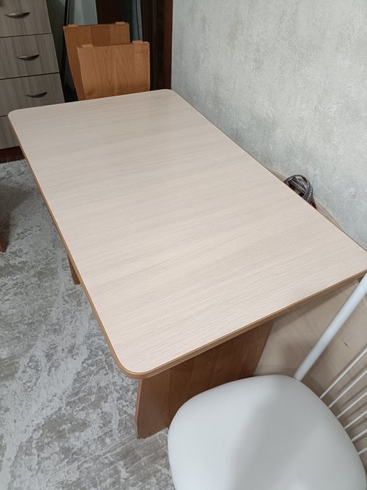 Продам стол кухонный