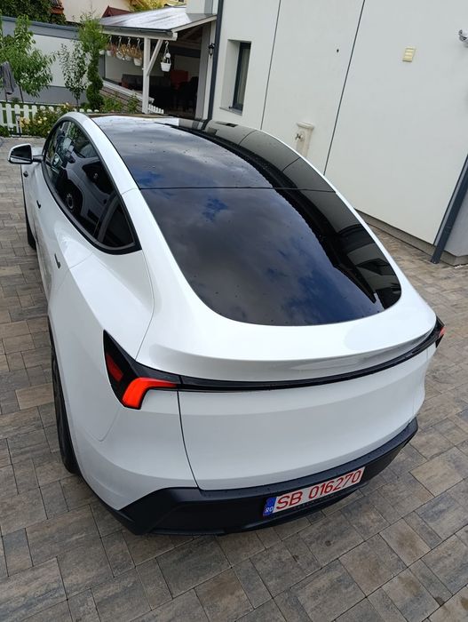 Vand TESLA Y standard NOU, TVA deductibil