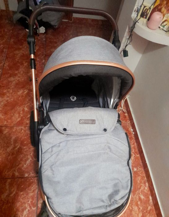 Vând cărucior pentru copii