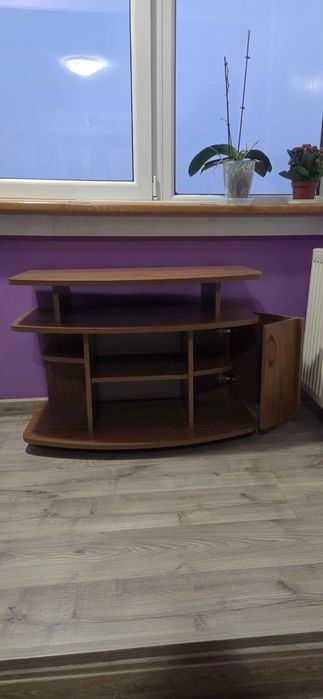 Vand masă tv pe roți, in stare buna