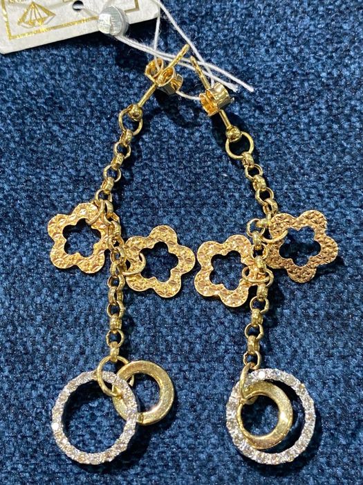 Продам серьги золотые с бриллиантами.