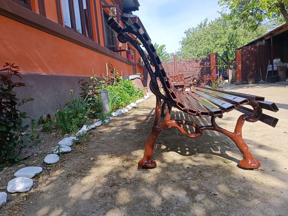 Banca fier gradina