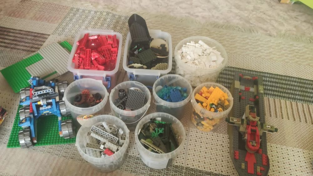 Продам много деталей лего