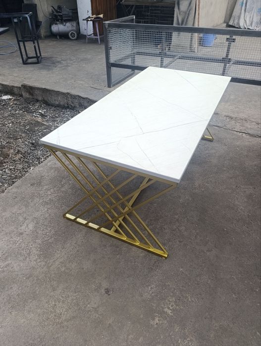 Jurnalniy stol loft