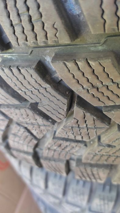 Roți de  iarnă  Nissan 215/65/R16 DUNLOP