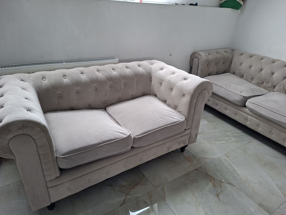 Canapea chesterfield