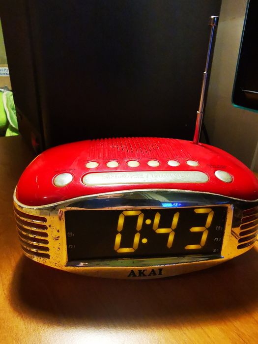 Radio cu ceas AKAI