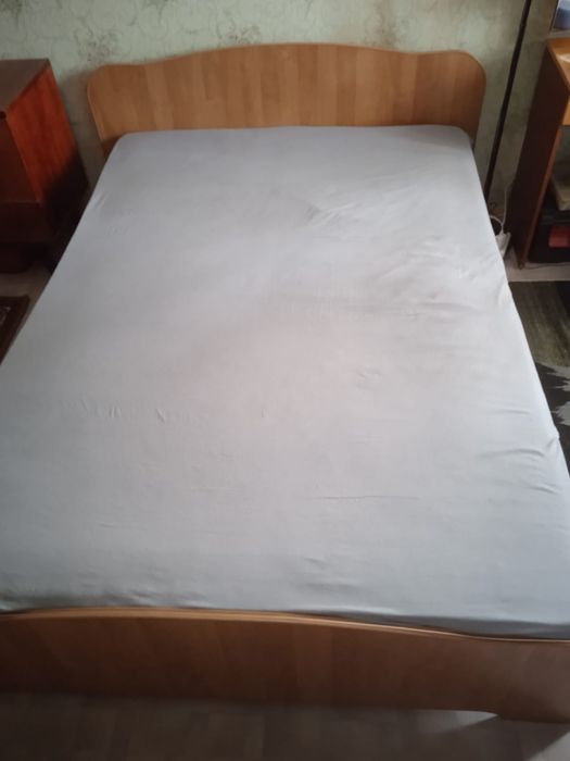 Продам   большую кровать