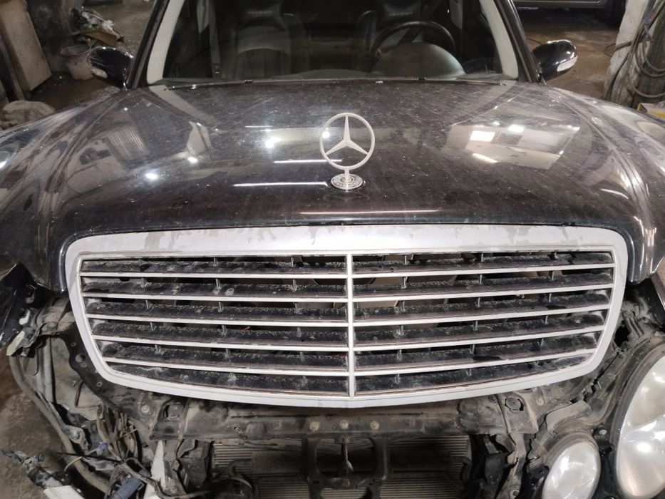 Решетка радиатора w211, в оригинале до рест