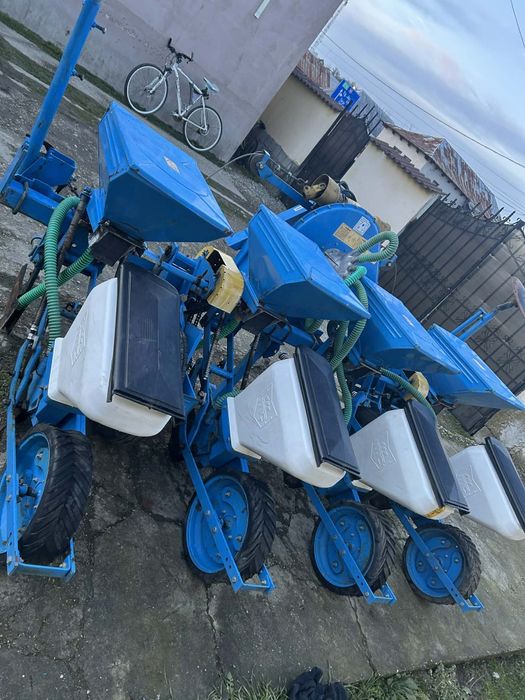 Vând semănătoare porumb spc 4