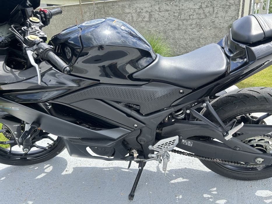 Yamaha R25 2023 A2