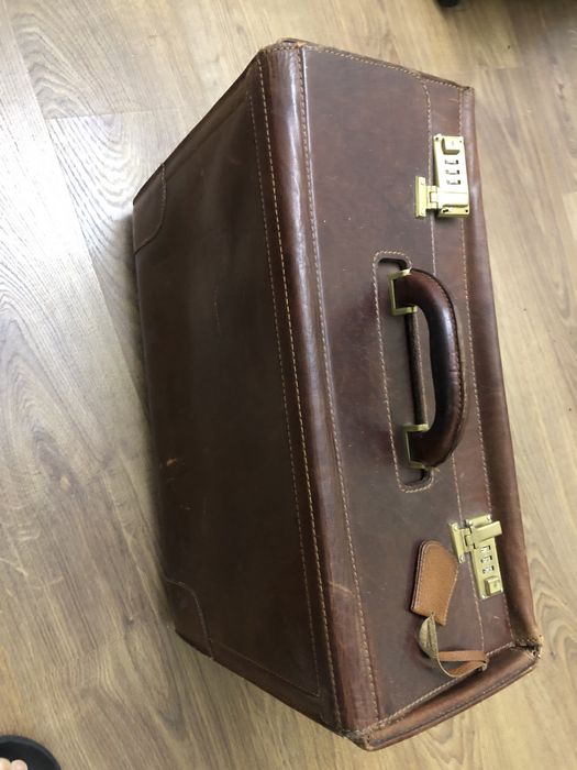 Продам чемодан из натуральной кожи