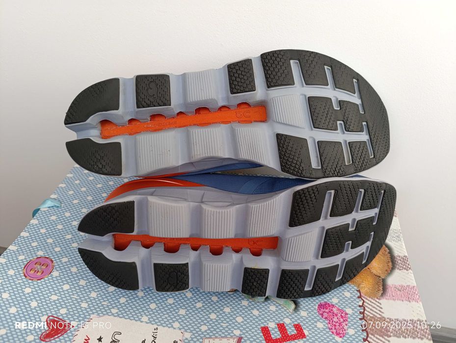 ''On Cloudstratus 2''оригинални маратонки 45.5 номер