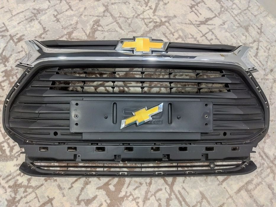 Облицовка Tracker 2 (решетка радиатора)