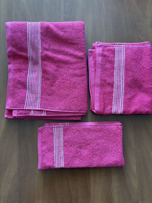 Новые полотенца, постельное белье.