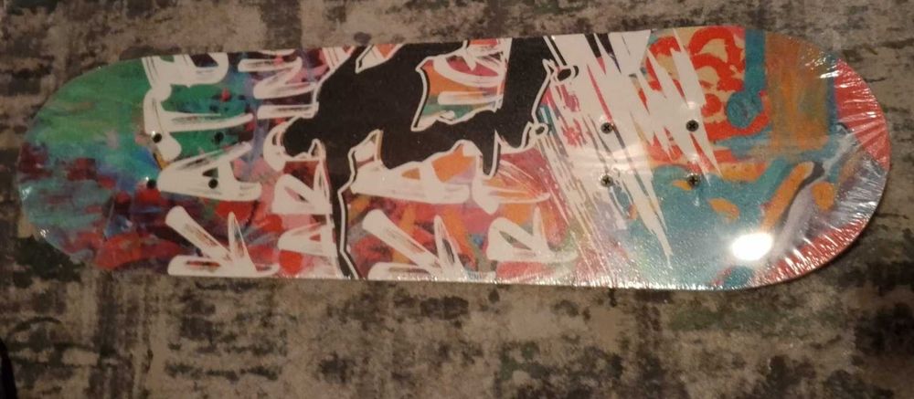 Super skateboard Graffiti nou in plastic ideal pentru cadou
