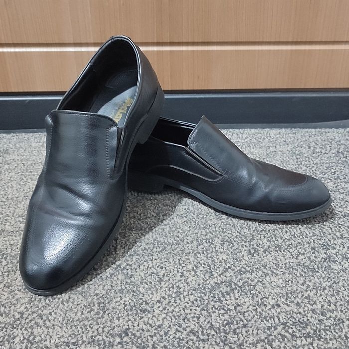 2 куртки, две пары туфель, рубашка и трико