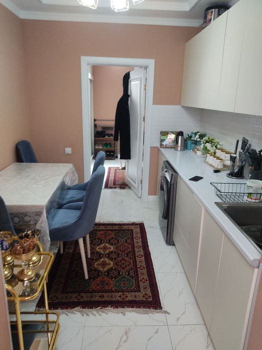 Navoi shaxar tomson maktabi bilan qarama qarshi  domda lyux kvartira