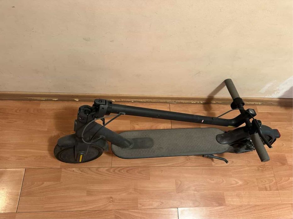 Електрическа тротинетка Xiaomi Mi Electric Scooter 1S