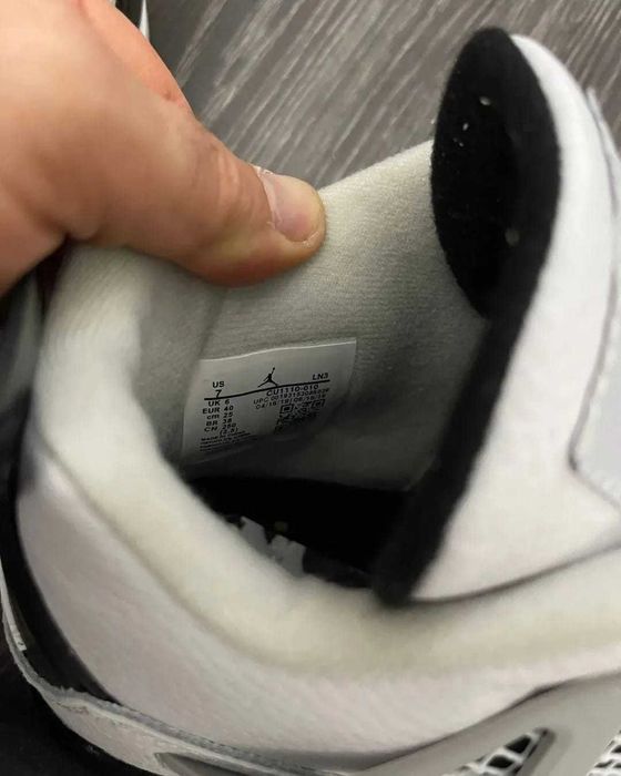 Jordan 4 Military Black - La reducere