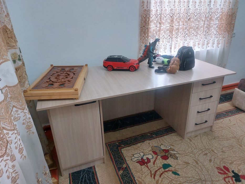 Стол письменный с полками