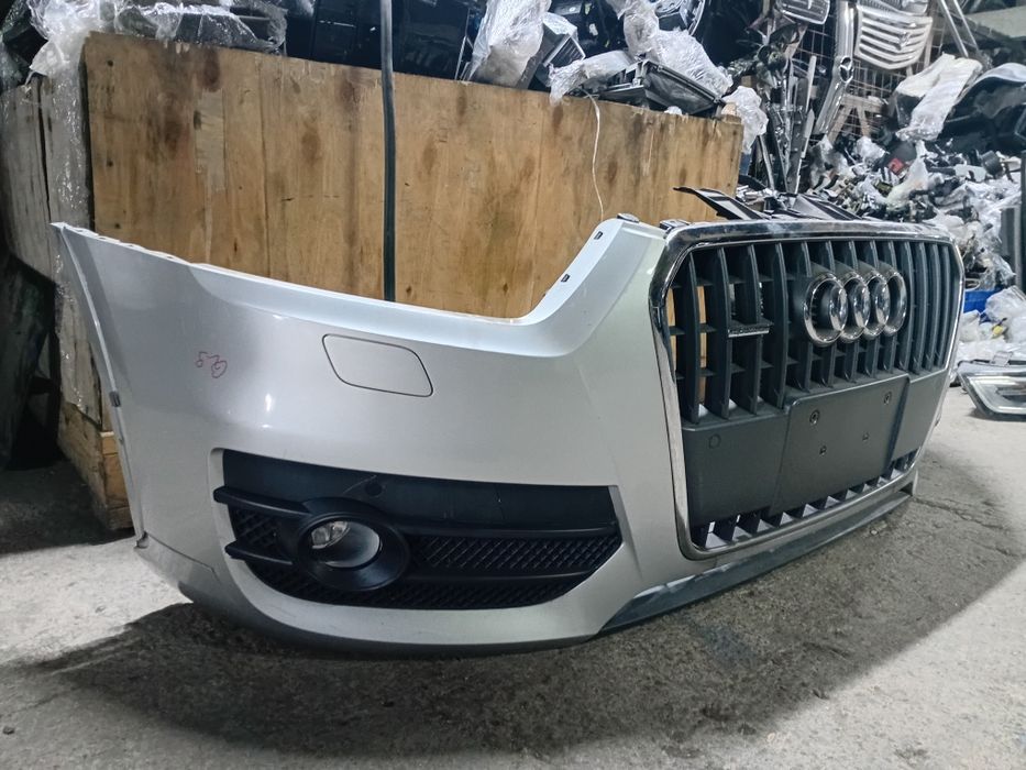 Передний бампер Audi Q3