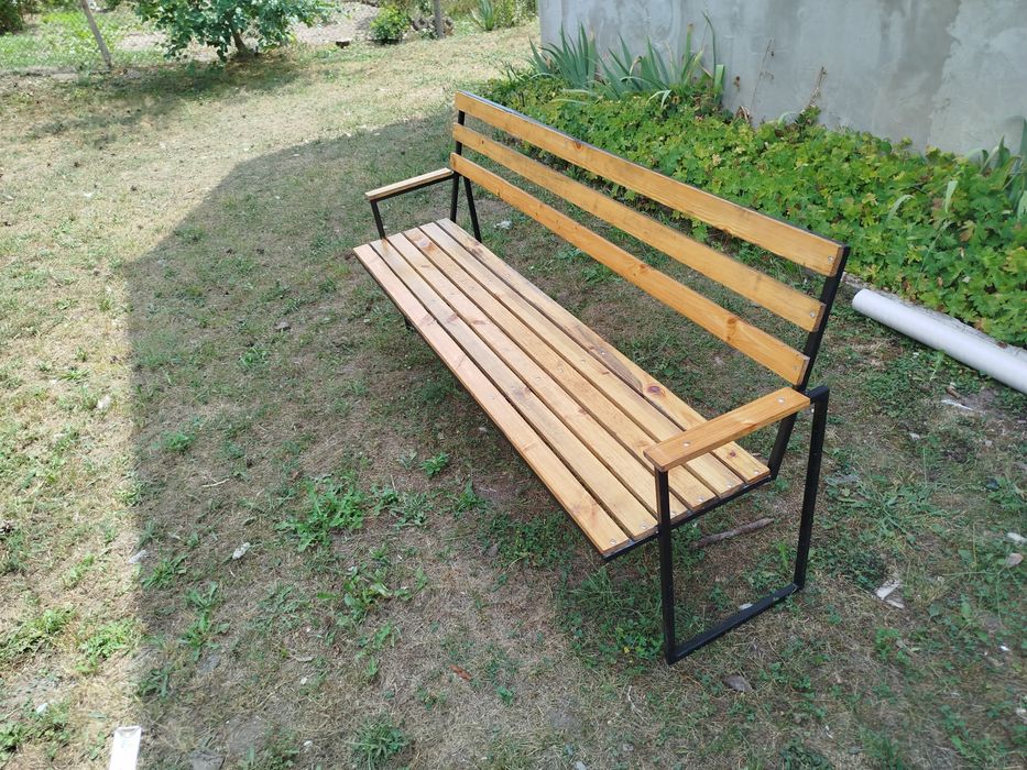 Предлагам градинска пейка