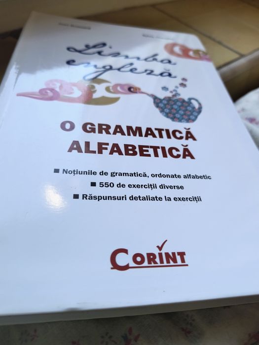 Vând dicționare și cărți de limba engleză noi-nouțe