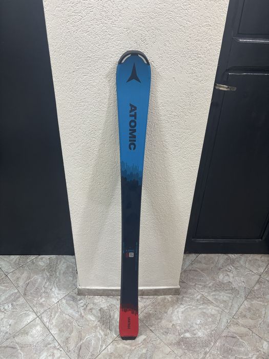Ски Salomon, Atomic