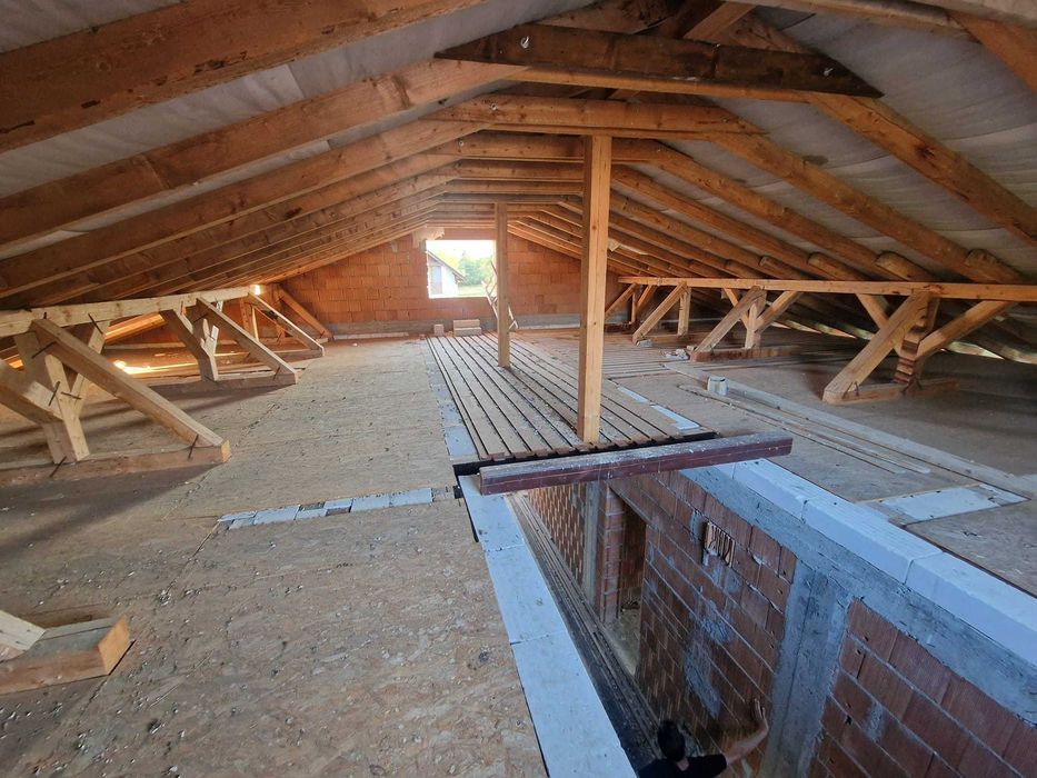 Vand casa la rosu in Sic ideal agropensiune
