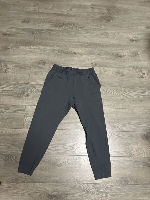 Сиво долнище Nike Drip