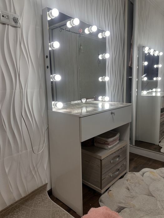 Зеркало ,гримёрный стол с подсветкой