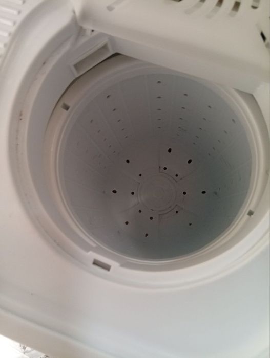 Kir yuvish mashinasi sotiladi