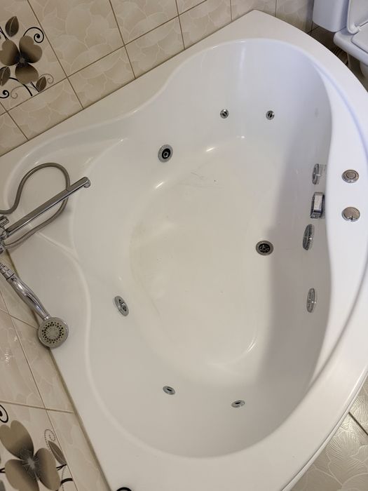 Cadă cu hidromasaj