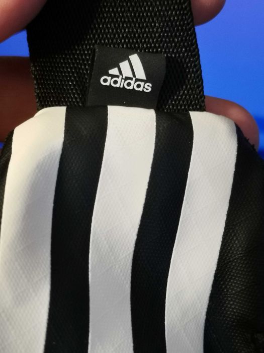 Оригинална чантичка-паласка Adidas Future Icon