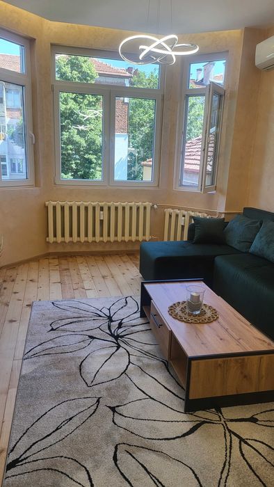 Дава се под наем Тристаен апартамент в София, Връбница 2 - 110 кв.м за 900 € - Снимка #2