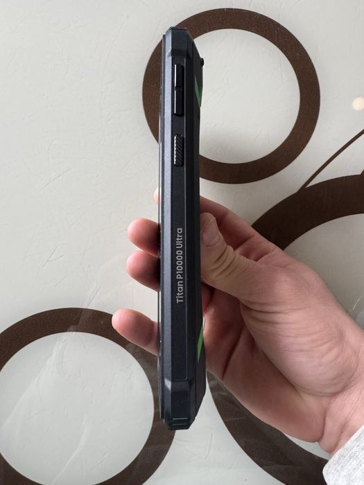 Telefon Ihunt p10000 ultra rezistent la apă,praf și șocuri.