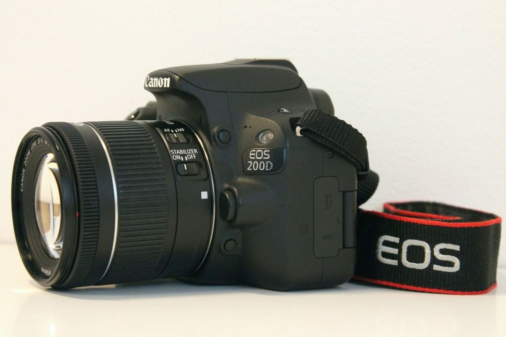 Canon 200 D DSLR 24mpix  + EF-S 18 55 STM