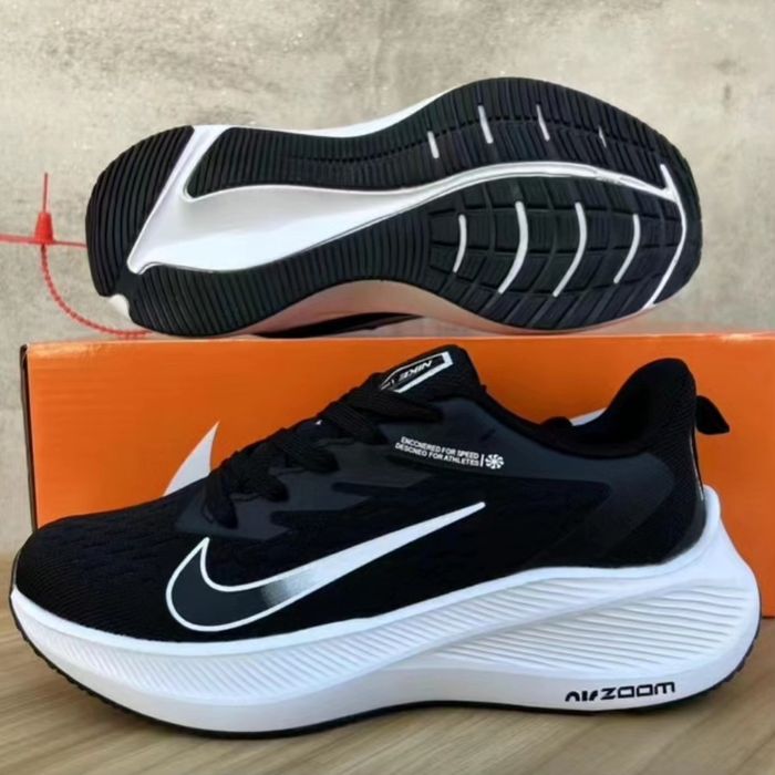 Беговые кроссовки Nike