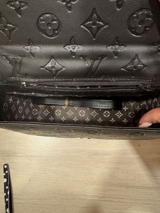 Louis Vuitton чанта и др.