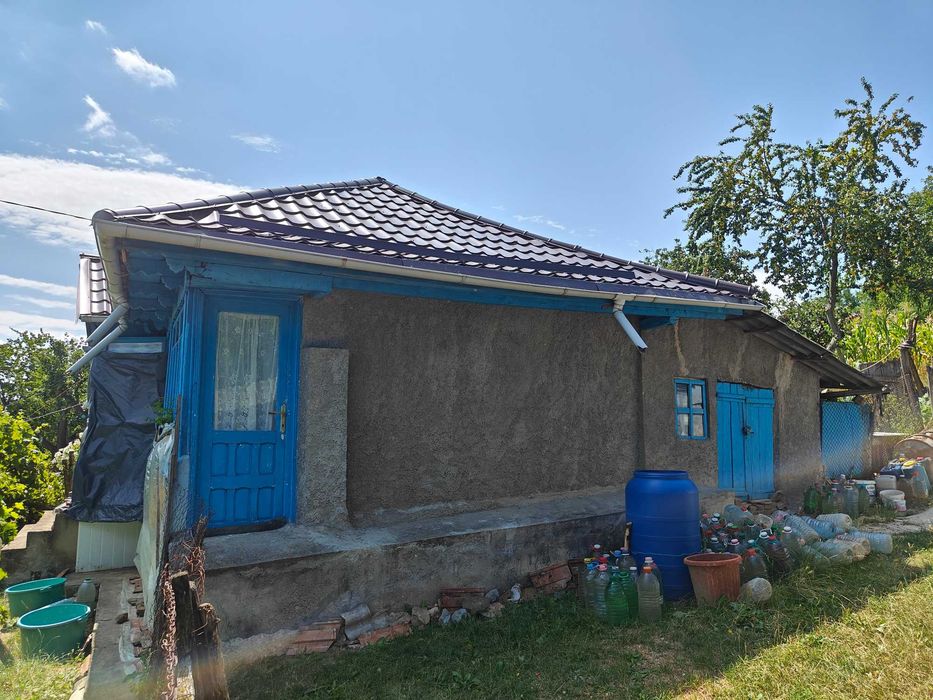 casa  de locuit si  cu teren