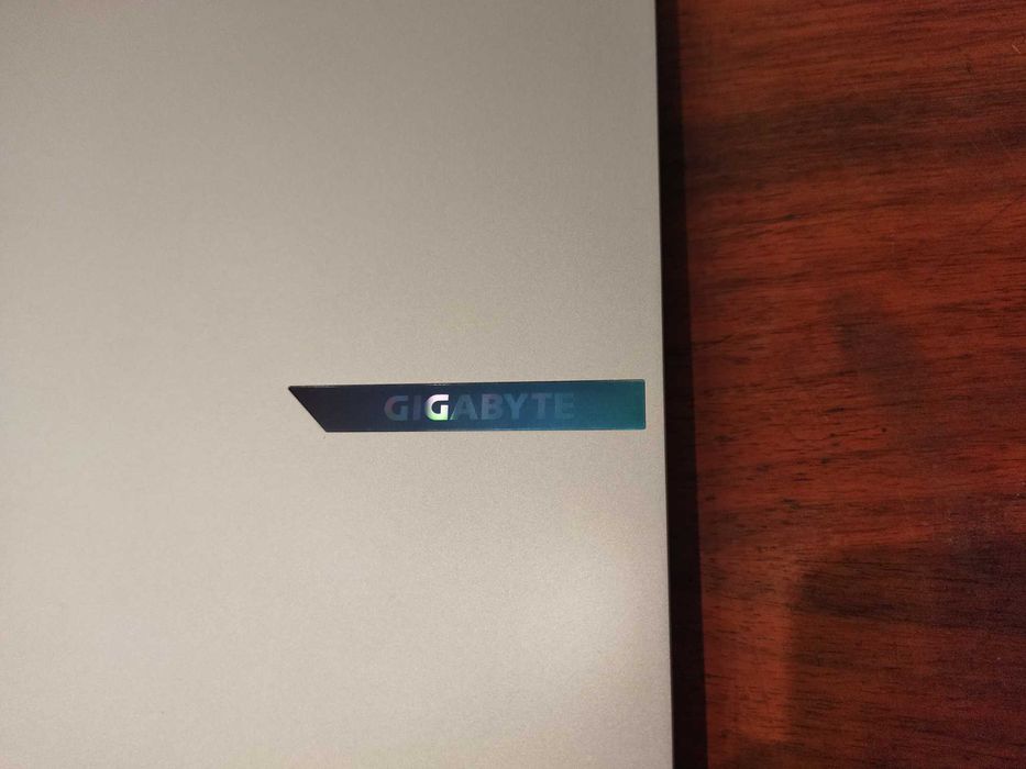 Gigabyte Aero X16, Ryzen AI 7 350, RTX5070, 2560x1600 165Hz, 100% sRGB