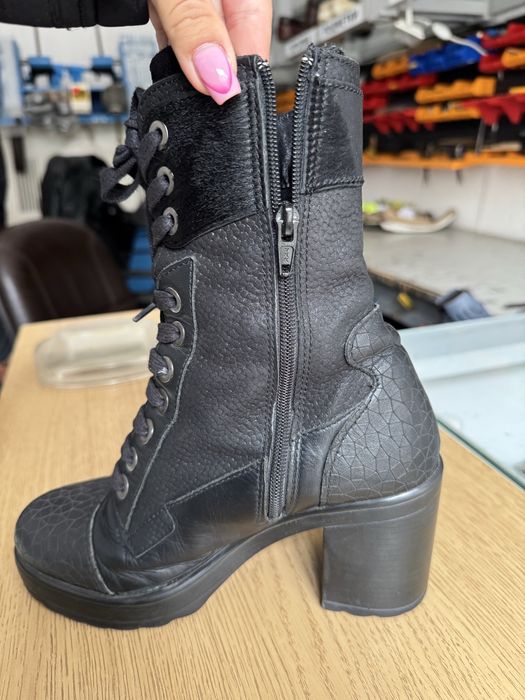 Дамски ботуши  на ток