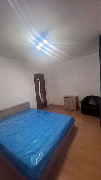 Inchiriez garsoniera decomandata cu centrala  proprie si aer conditionat