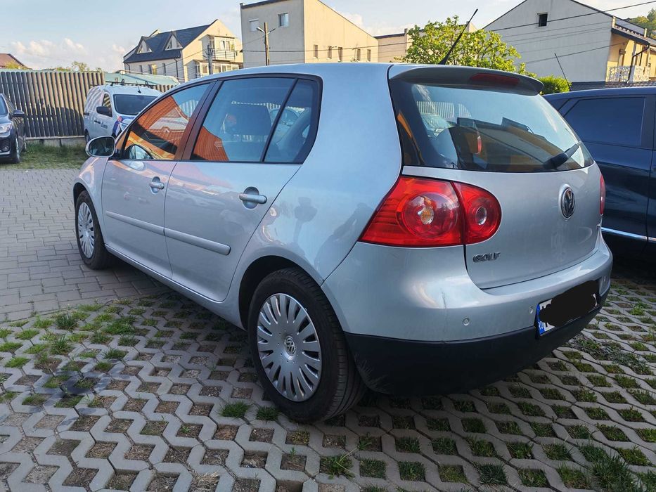 Volkswagen Golf V 1.6 Benzină. Manuală