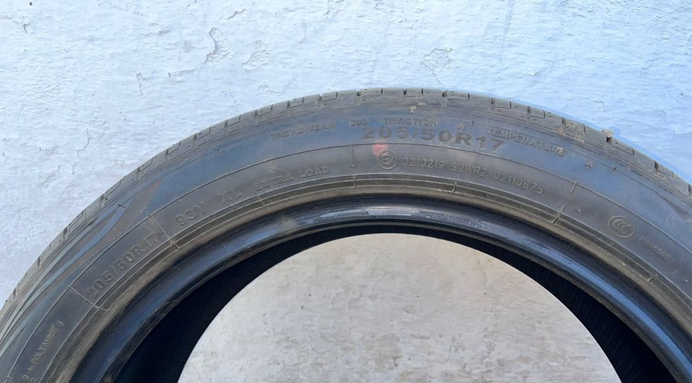 Продаётся шины б/у  летние 205, 50,17.  Пробег:1600