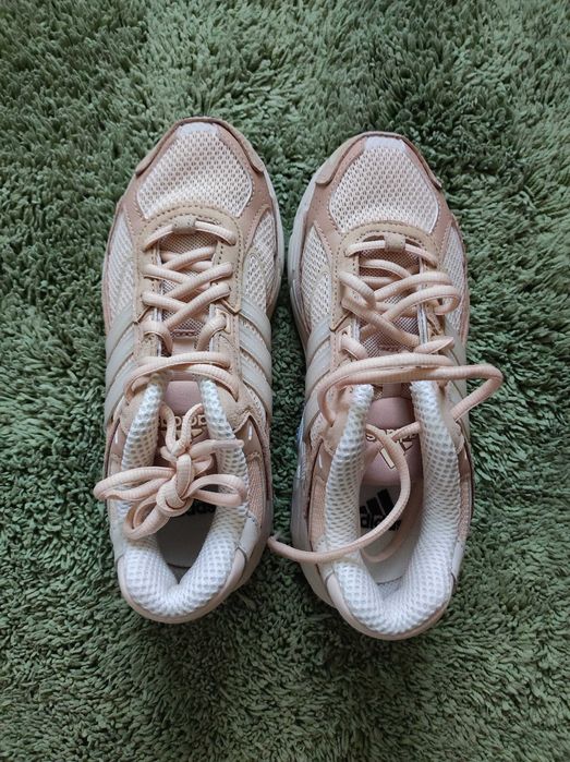 Дамски маратонки Adidas (бежов/розов цвят), размер 36
