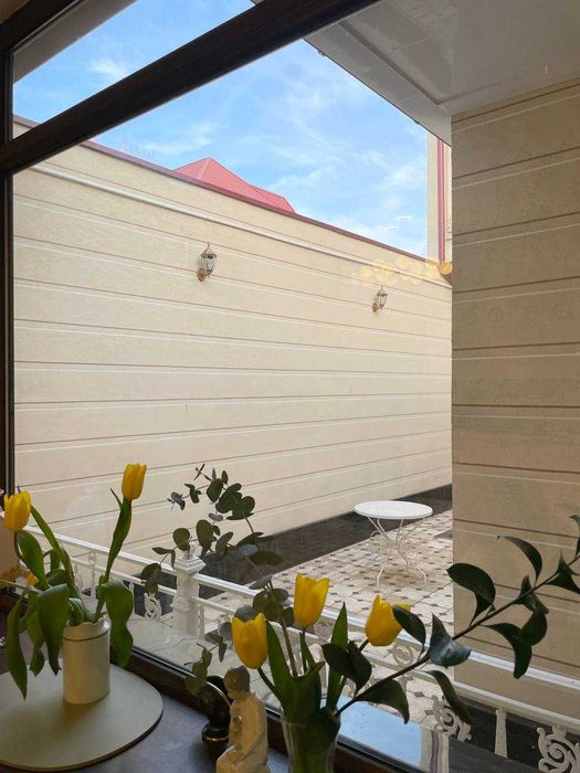 Двухэтажный отдельно стоящий дом на продажу в центре города