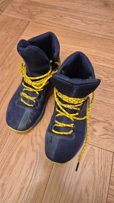 Pantofi sport Under Armour, marime 35,băieți