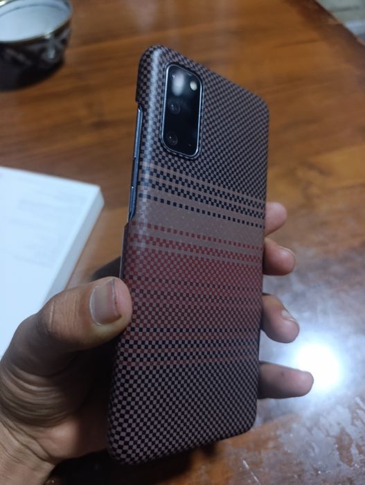 Samsung Galaxy S20 
xotirasi 8/128
holati ideal
hamma joyi zoʻr ishlay